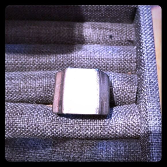 Silver ring  - Picture 1 of 2